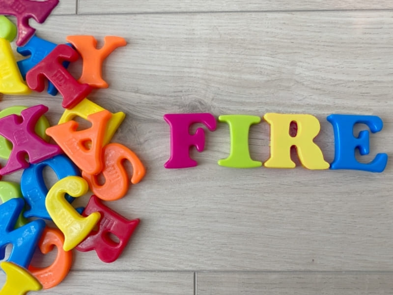 FIREの達成にはいくら必要?算出方法や生活費別・年代別の必要資金も