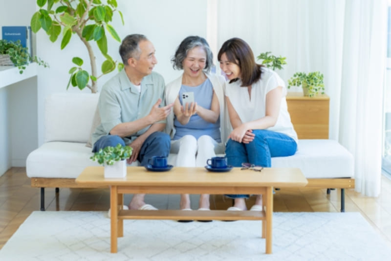 1億円あれば何年暮らせる？生活費・世帯構造・利回り別でシミュレーション